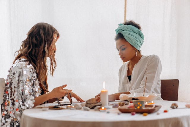 Como a terapia Reiki pode ajudar na Cura da Insônia